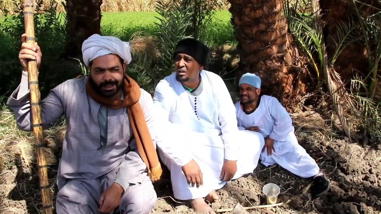سعيد وعصام مفطرين فى رمضان وشغالين عن سمير وطلبوا الغداء ضحك لحد العيد
