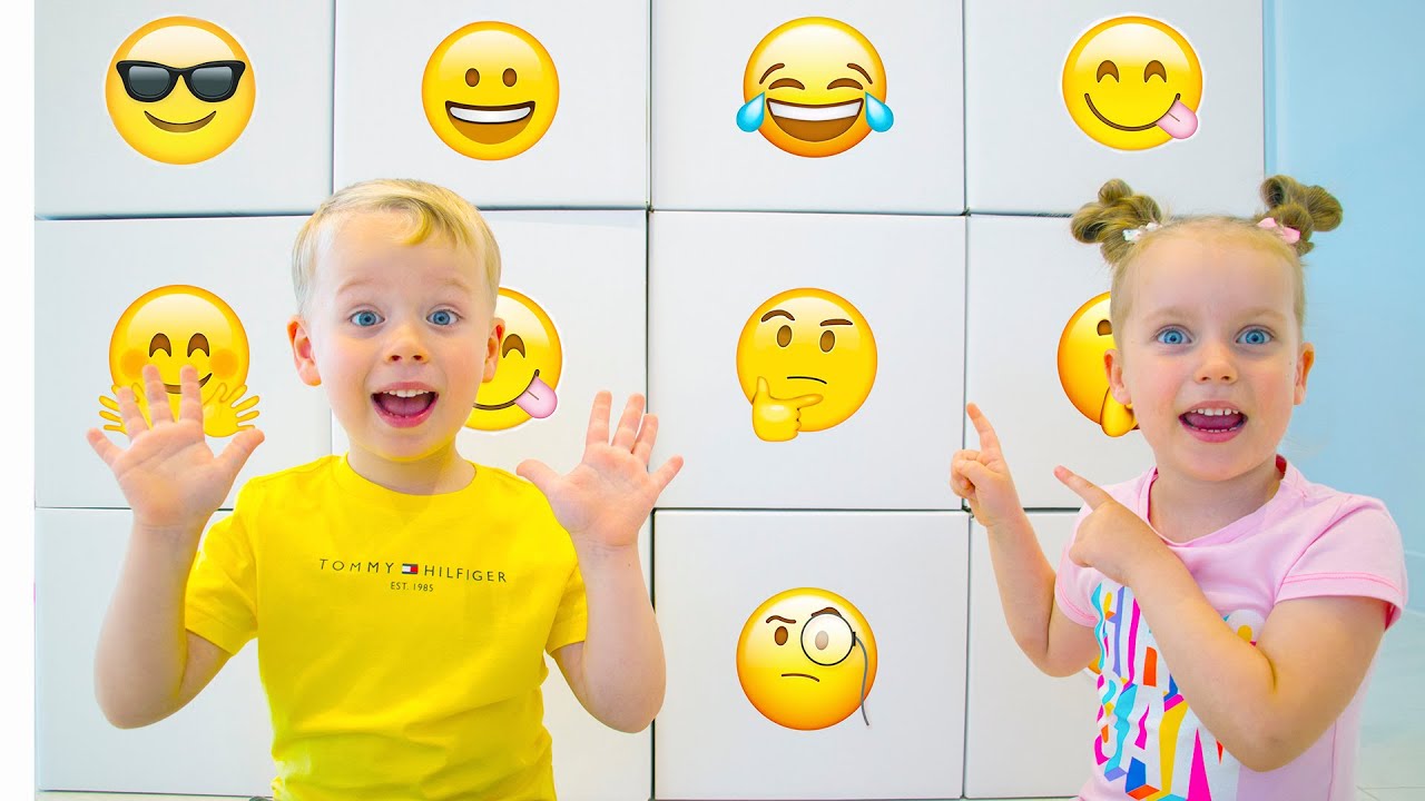 Alex y Gaby juegan con sorpresas gigantes para niños