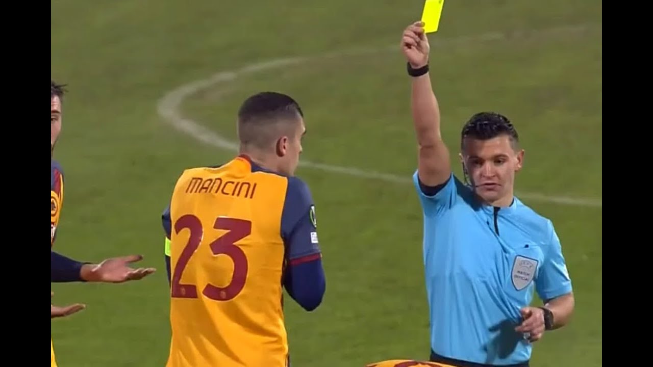 3 minuti di Gianluca Mancini che viene ammonito (ed espulso) 🟡