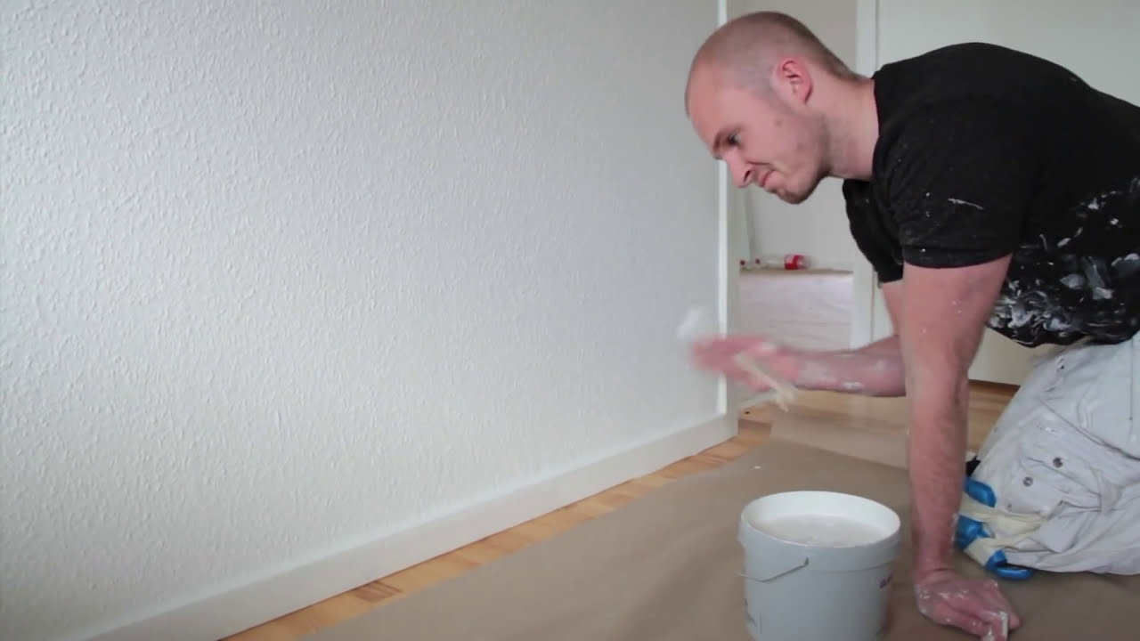 Hvordan maler man fodpaneler?