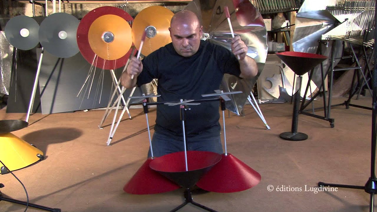 Les trois croix - l'instrumentarium Baschet