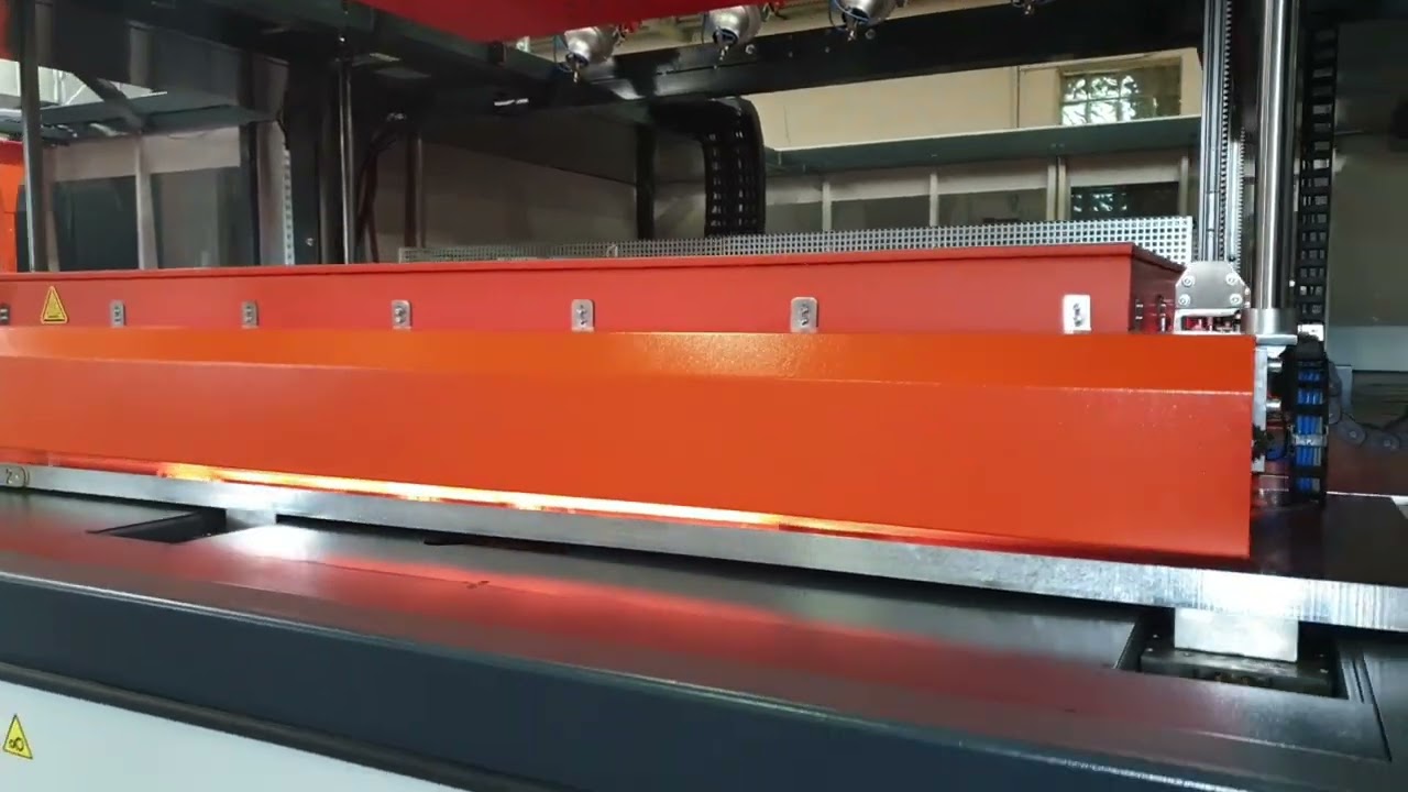 Bathtub production on TOOLS FACTORY thermoforming machine