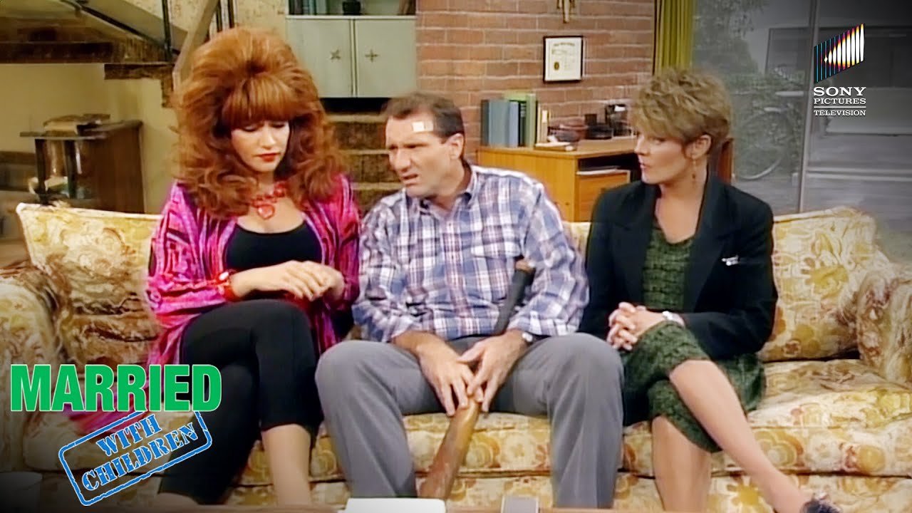 Aliens Steal Al's Socks & Al Gives Peggy a Faulty Mask | Married With Children