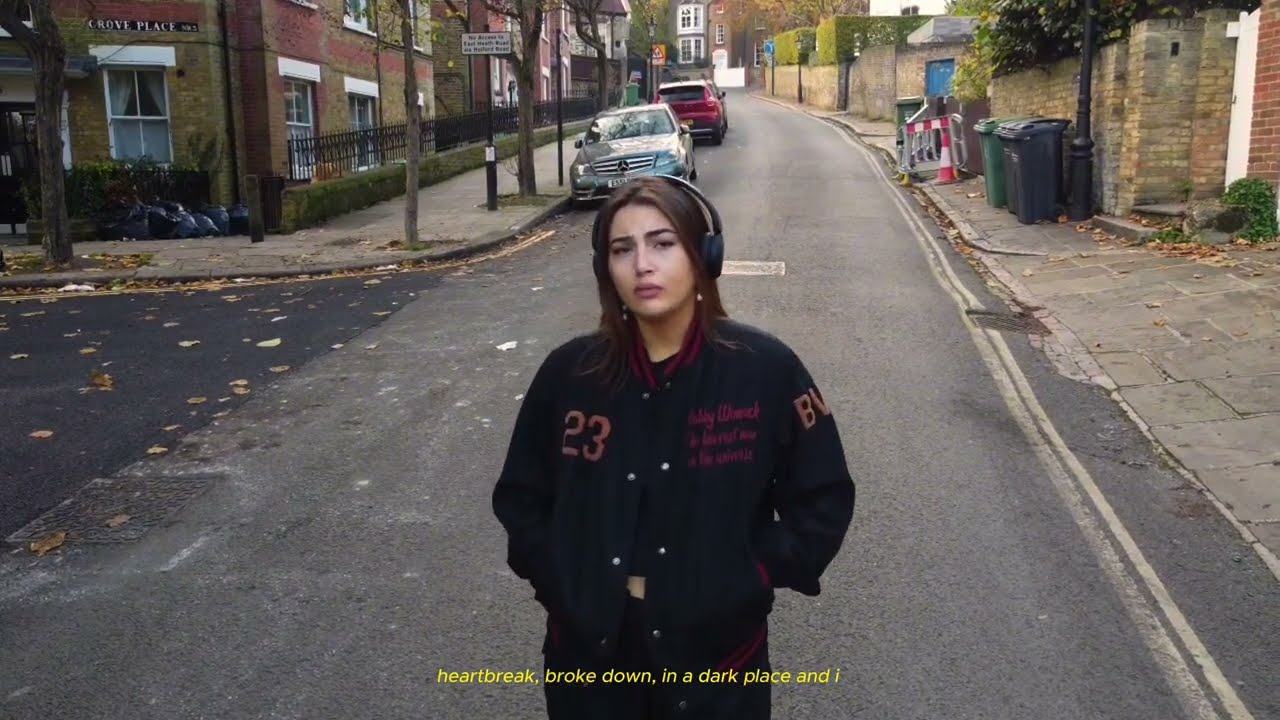 Gigi Moss - The Woman I Am (Visualiser)