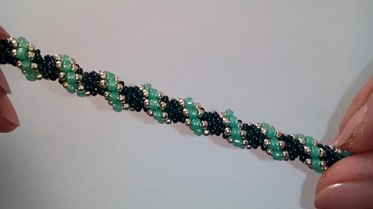 Tutorial: beautiful bracelet. DIY. Браслет из бисера. МК