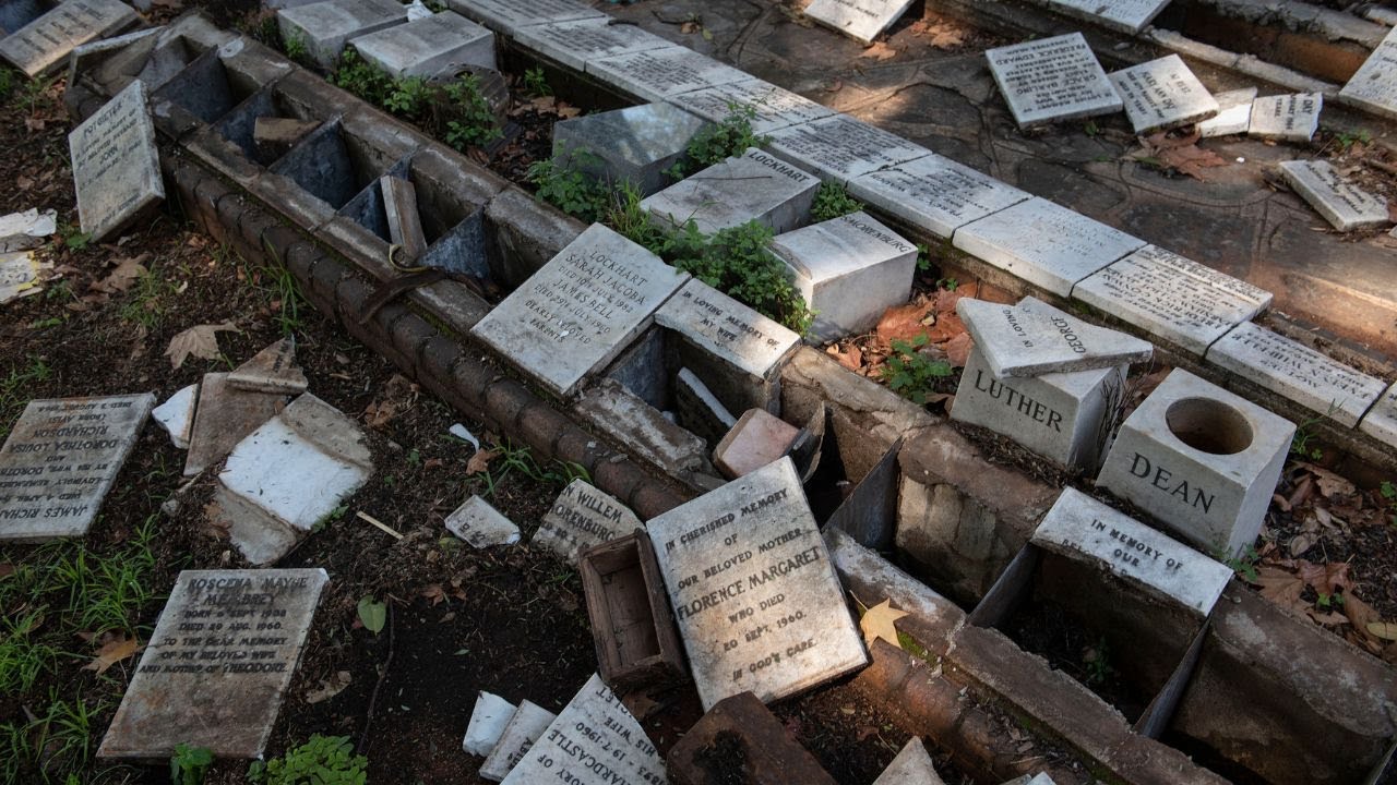 About 4 000 resting places at Braamfontein Cemetery torn apart by looters