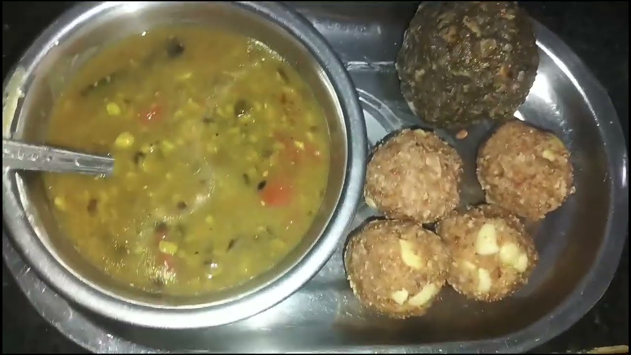 देशी घी बजरा की रोटीका चूरमा।।