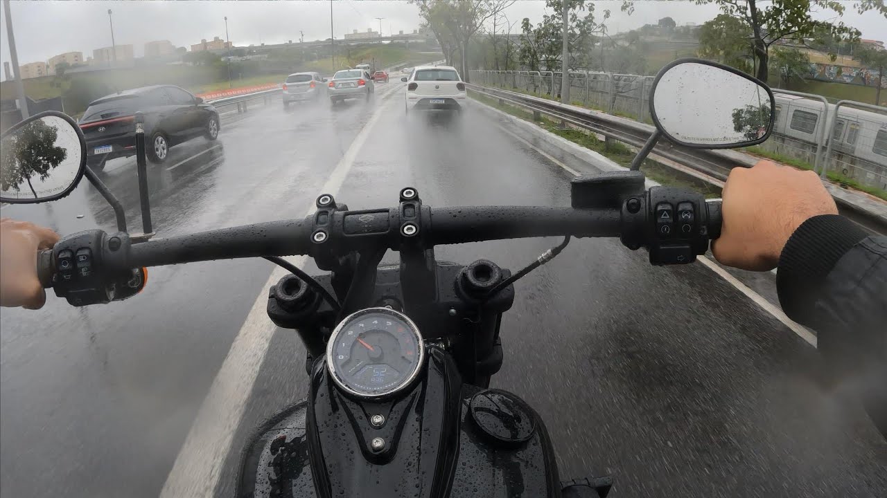 Pensamentos Aleatórios - 1º moto vlog e na chuva! - Fat Bob 114