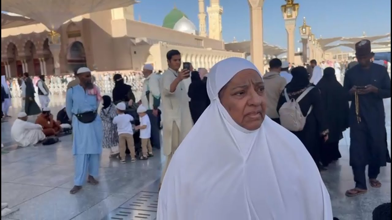 Chachi g Chacho g  alhamdulillah umra Haj ker Rahe Hain
