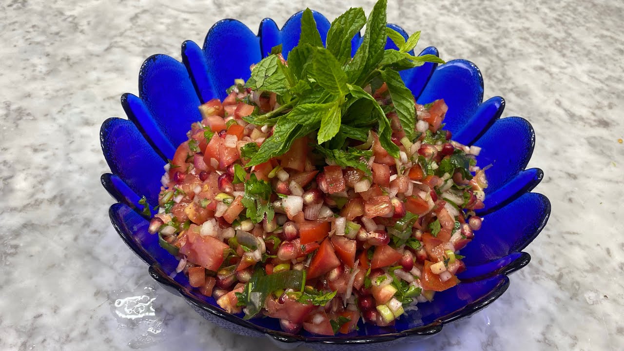 سلطه ربيعيه بمكوناتها الذيذه سلطة الرمان والطماطم الشهيه