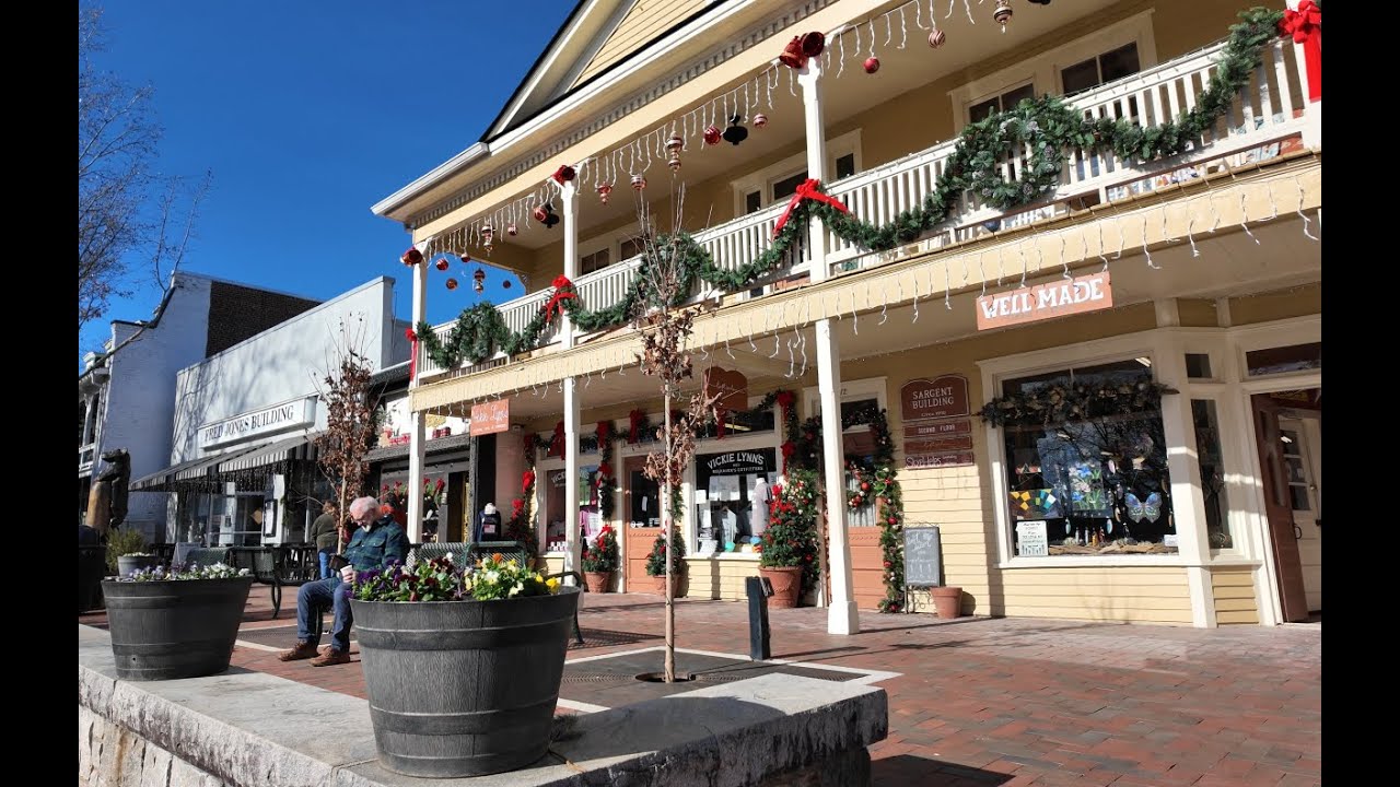 Autumn in Dahlonega, GA / Hallmark-style Town