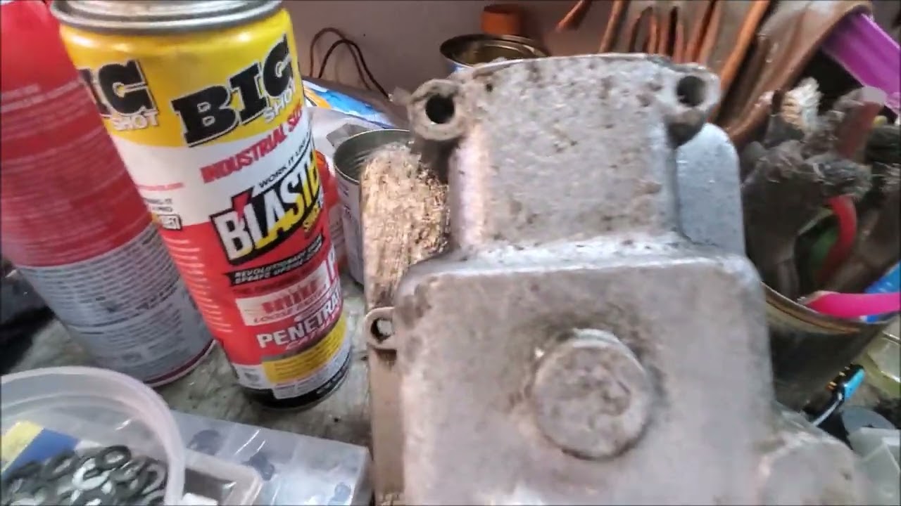 Triumph - Gearbox top cover