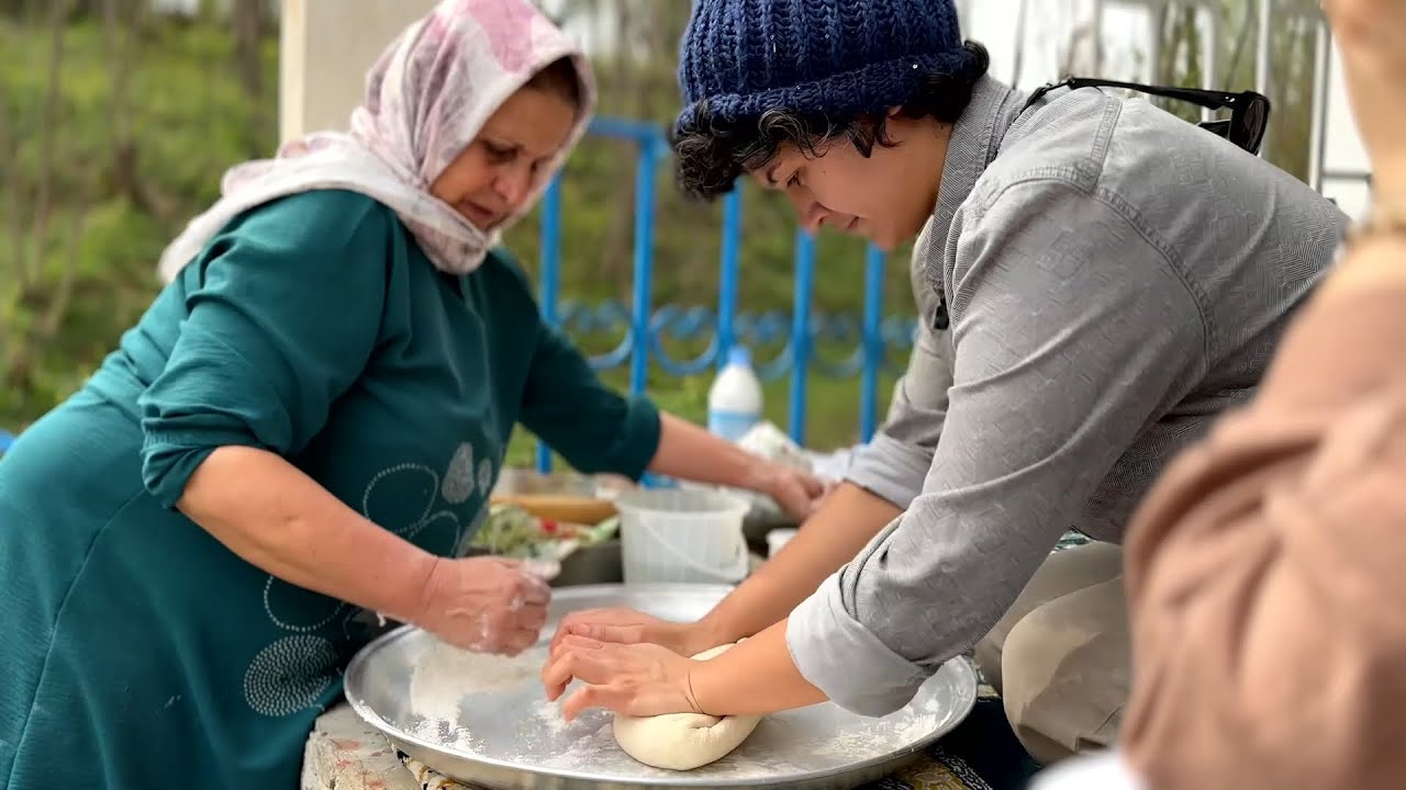 به روستا مهاجرت کردیم و نون مون رو تو تنور هیزمی می‌پزیم. جایی حوالی مردم تالش و گالش و گیلک