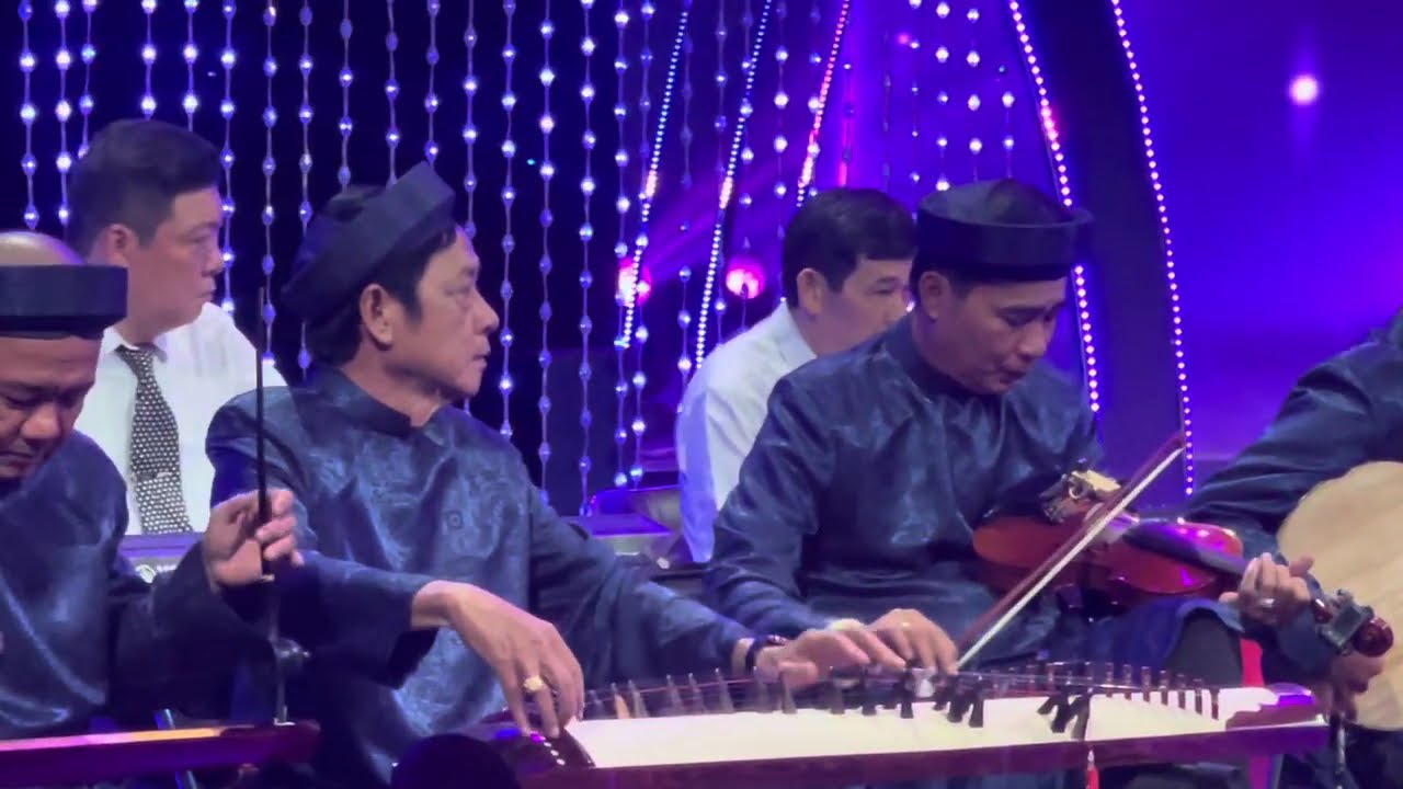 NSUT THU V&Acirc;N - HUYỀN TRANG -VTCN T 11.2025
