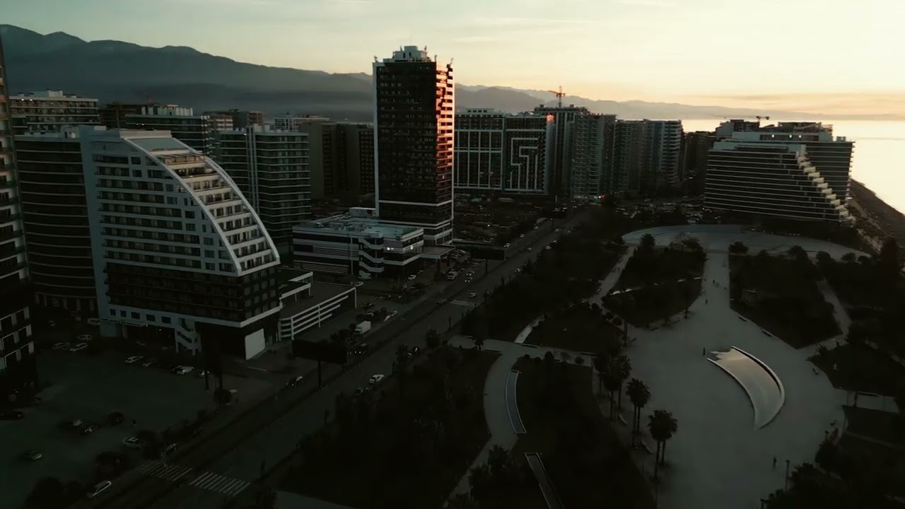 Park Kaczyńskich w Batumi - nowoczesne inwestycje | Dronem po Gruzji