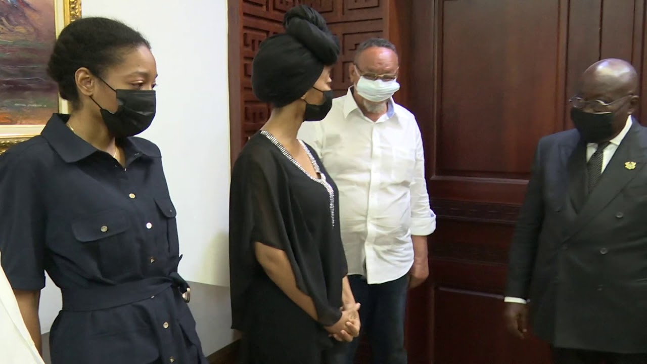 DAUGHTERS OF RAWLINGS ZANETOR AND AMINA AND OTHER FAMILY MEMBERS CR!ES AT FLAGSTAFF HOUSE INFRONT OF