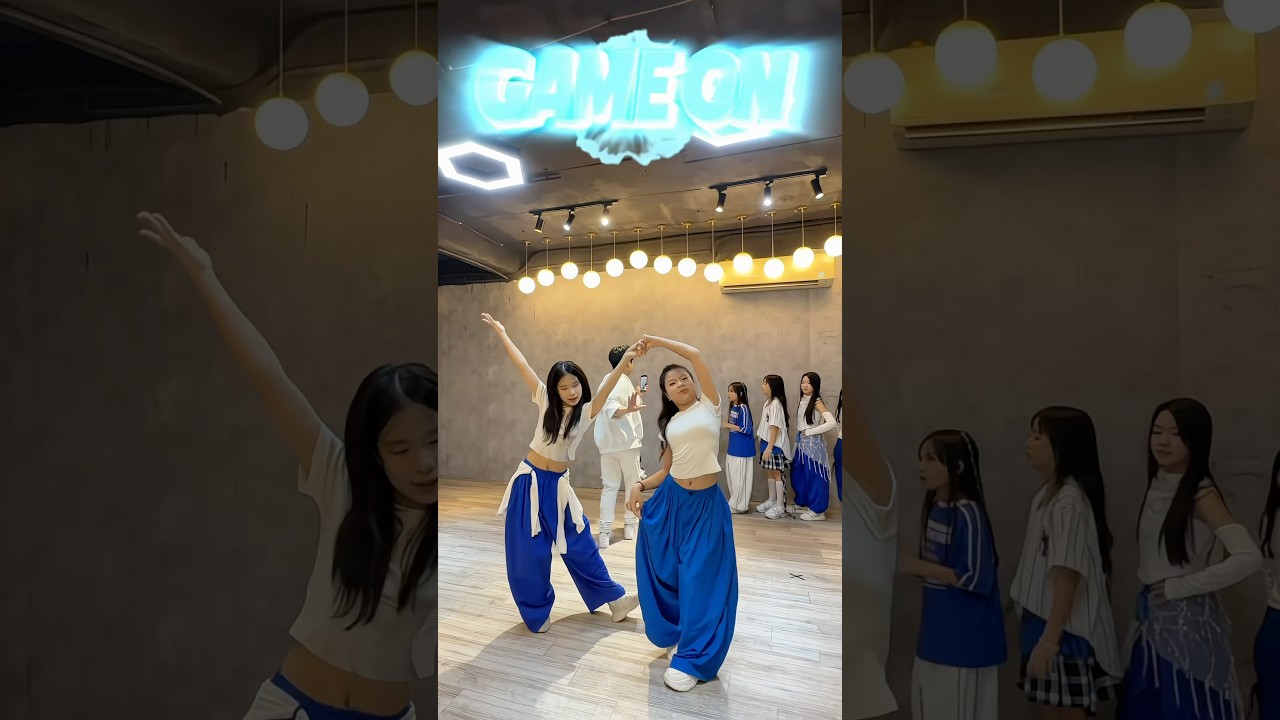 Who wins the dance battle? SUBSCRIBE FOR MORE ! #trending #viral #fyp #shorts #tiktok