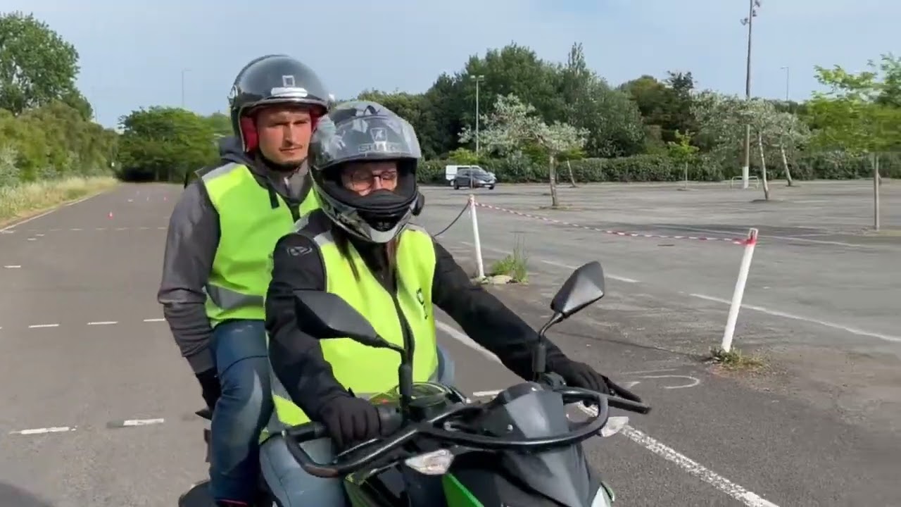 Formation du soir avec Sandrine en mode examen blanc sur le plateau moto