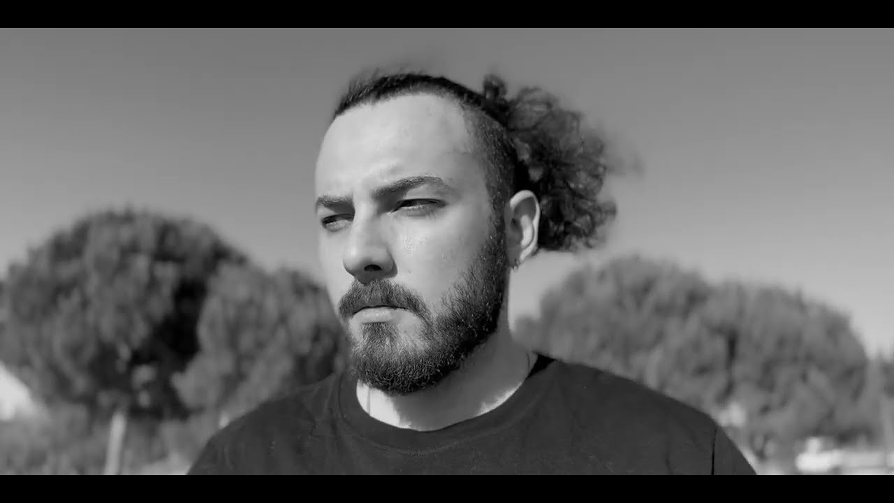 E) Hi&ccedil;biri - Periler (Official Video)