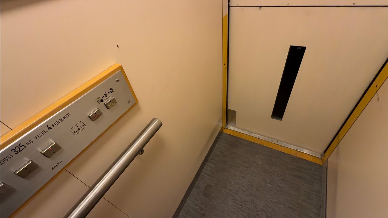 1989 Kalea Roped Hydraulic Elevator @ Åsbäcksgatan 40A, Söderhamn, Sweden.
