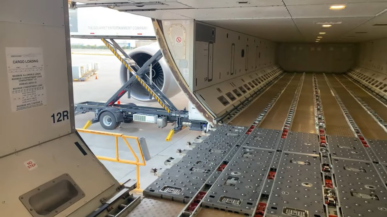 A350 fwd cargo compartment, what's behind the panels