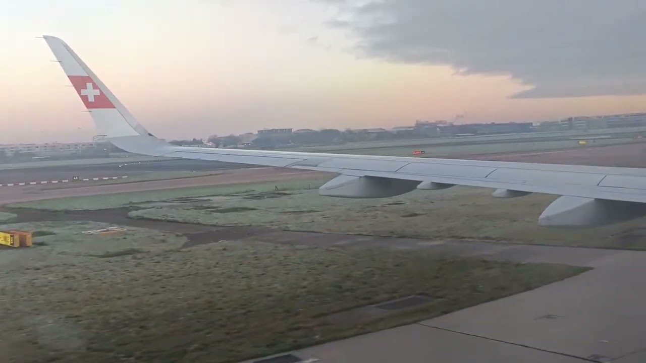 Swiss A321NEO landing at Heathrow with reverse thrust 