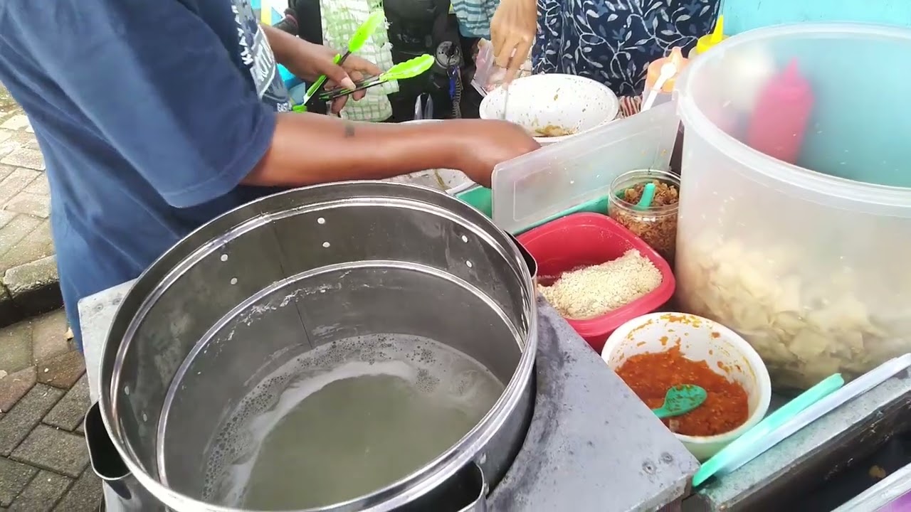 Mie Gacoin Street Food yang Sedang Viral daerah Banyumanik Semarang Harga Cuma 5 Ribu