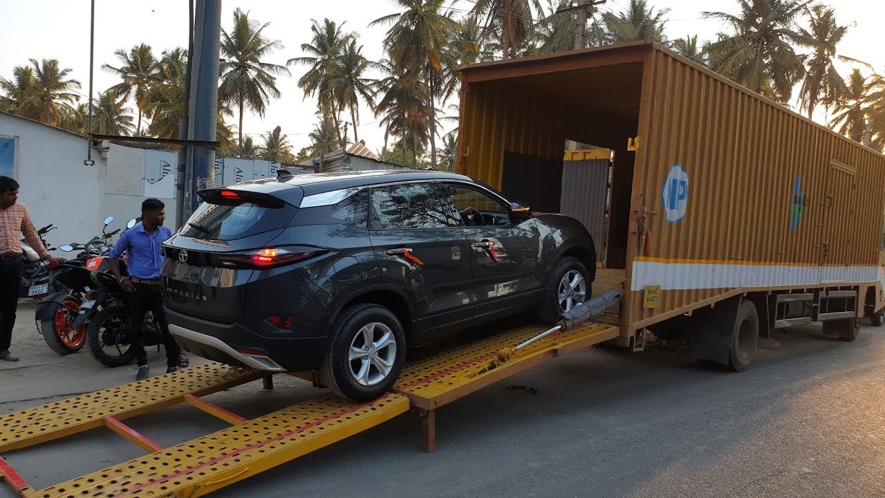 Loading Tata Harrier in a Truck for Home Delivery|Looks Stunning in this Color|Driving&Loading Video