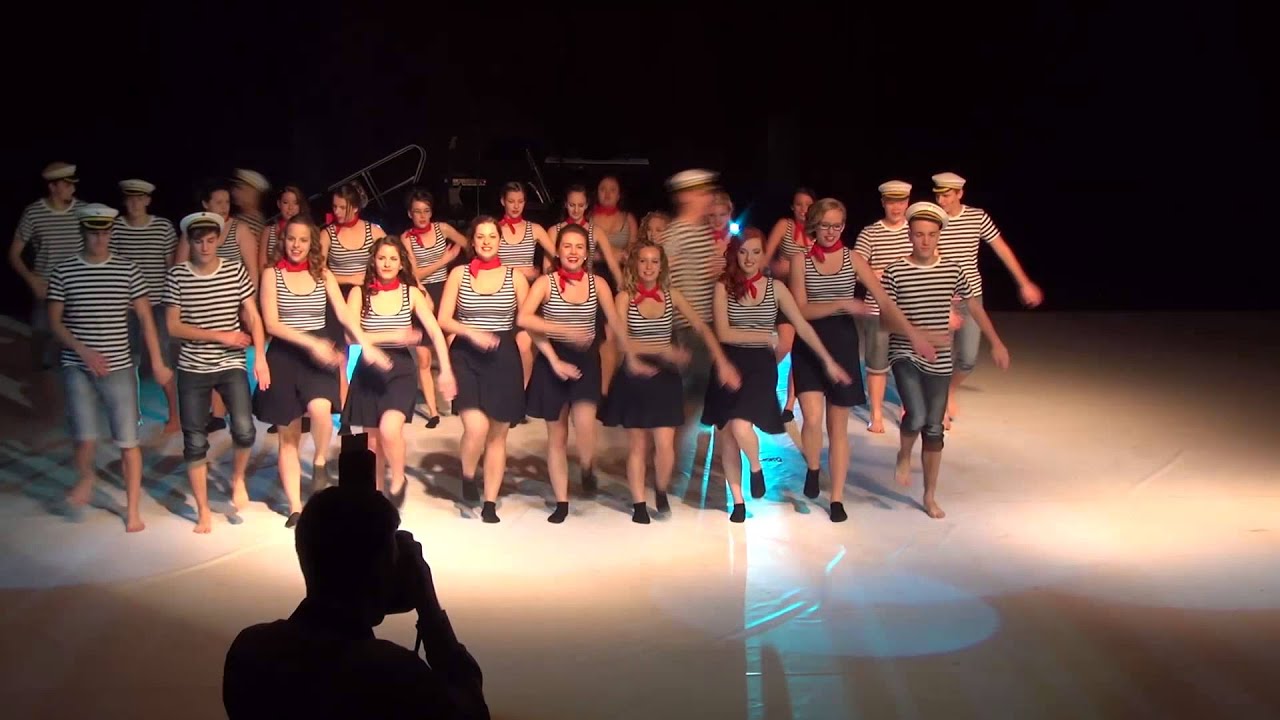 Árpád Gimnázium 12/A osztály -  Matróztánc (2014/15)