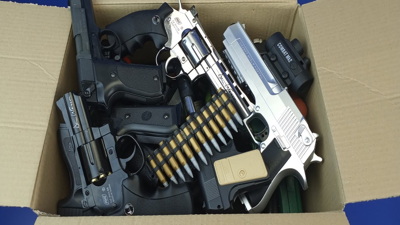Box of Gun Toys ! Military,Police,Cowboy Gun Toys !