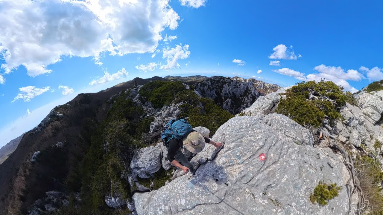 hiking on all fours... DAY 2/2 (