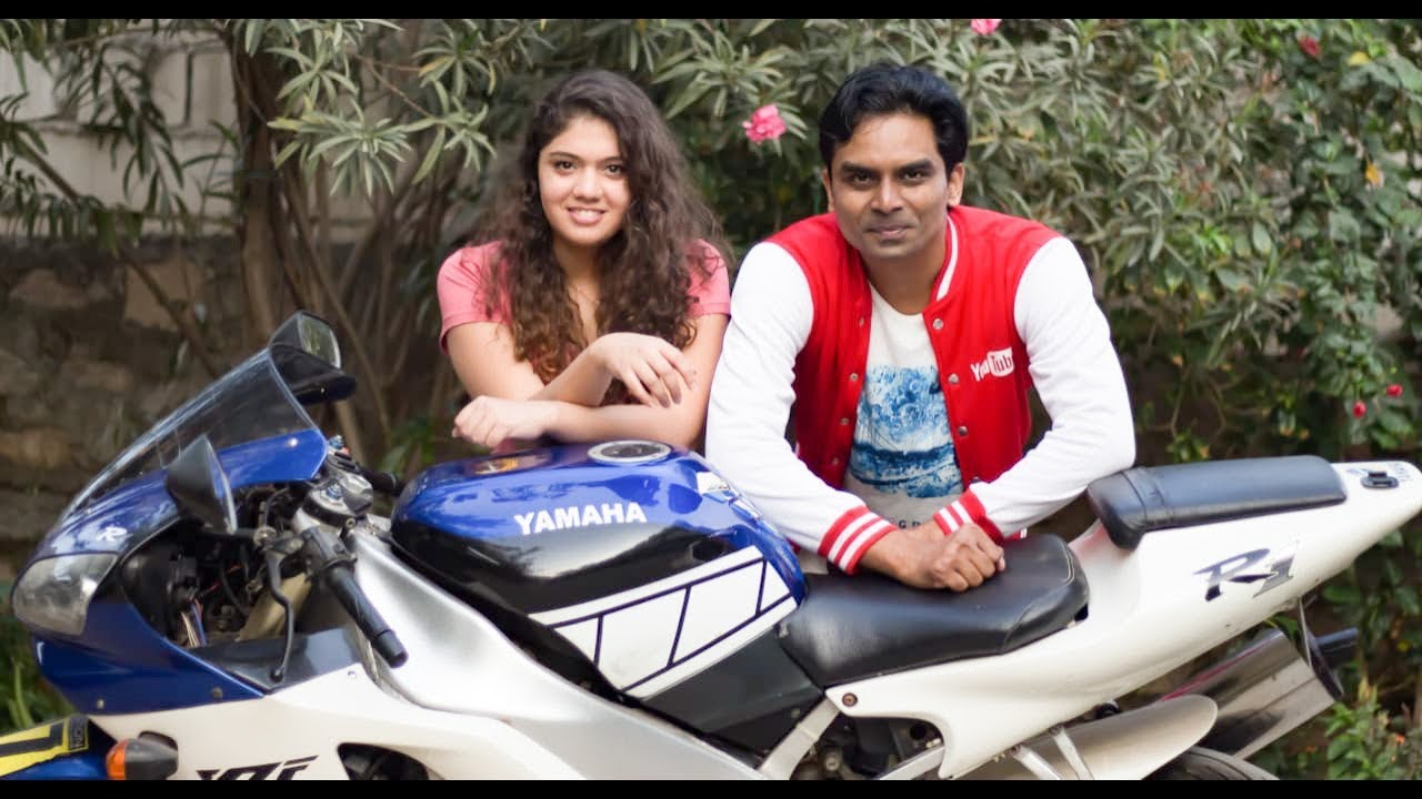 How should a Woman SIT on a Superbike as Pillion. Safety tutorial.