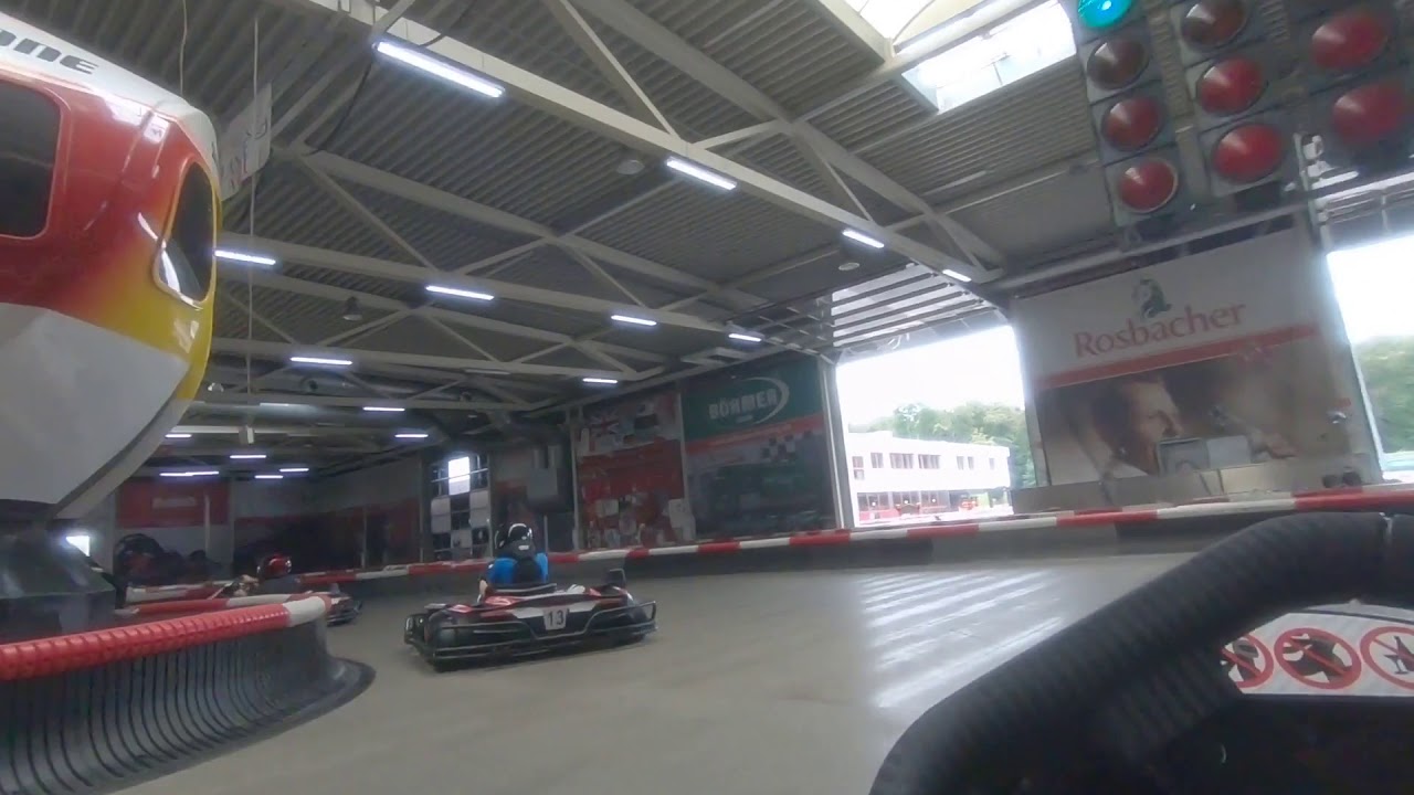 Überholmanöver auf der Michael Schumacher Kartbahn I MS Kart Center