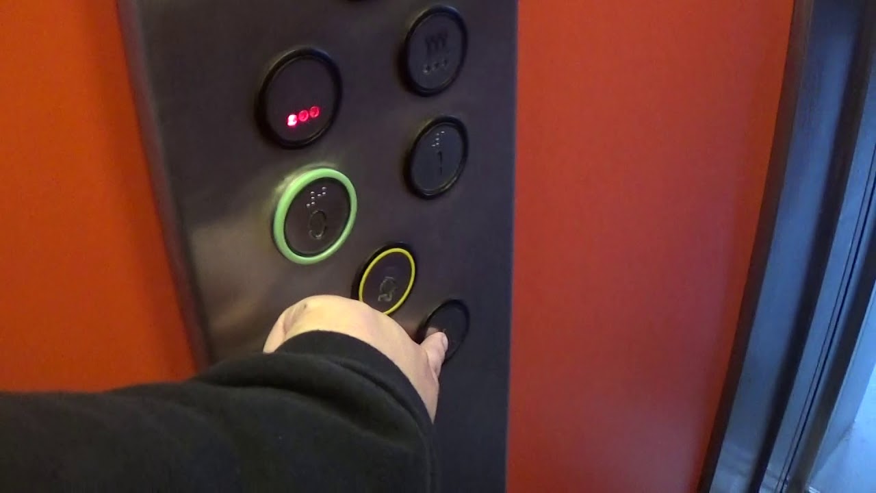 Лифт Ричи Харта в развлекательном комплексе Lagan Valley Leisureplex в Лисберне.