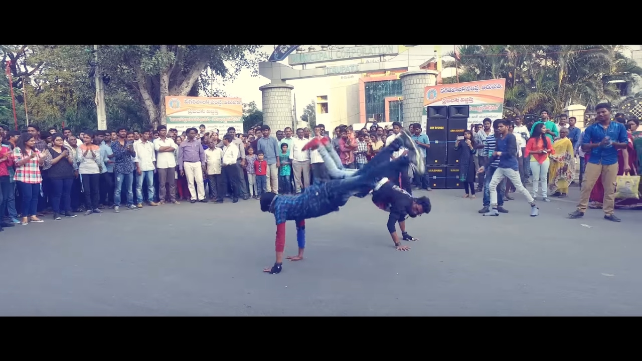 SV COLLEGES Ample 2K17 Flash Mob Trailer