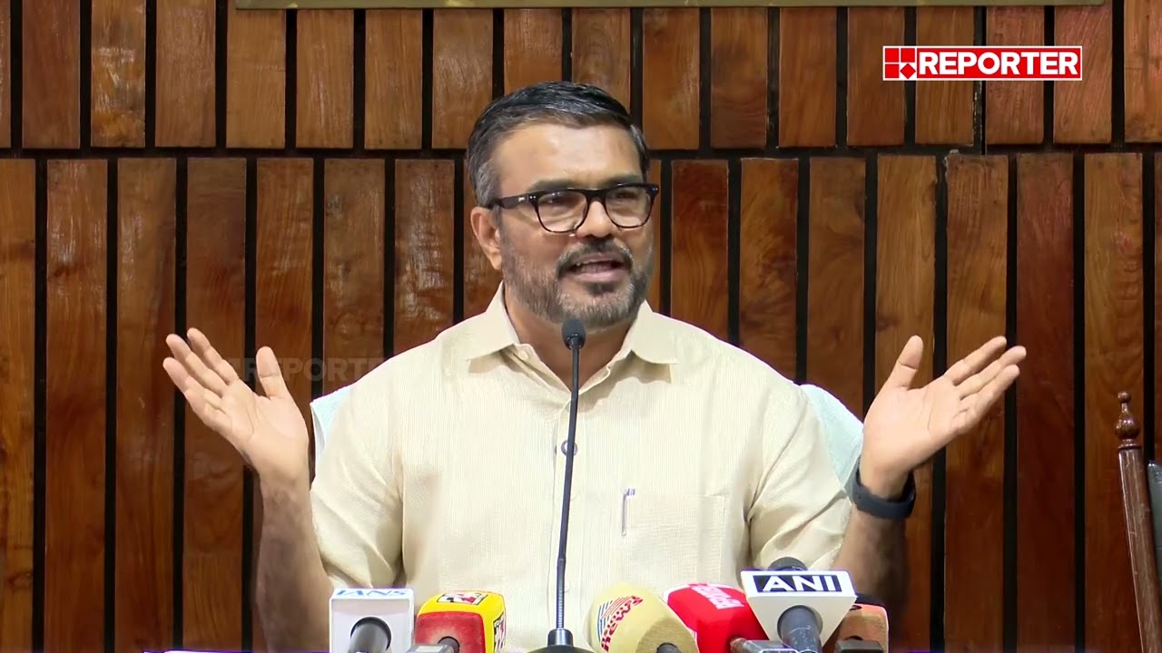 'വി ഡി സതീശൻ ഒരു കൈ കൊണ്ട് ഗോള്‍വല്‍ക്കറുടെ ചിത്രത്തിന് മുന്നില്‍ വണങ്ങും' | M B Rajesh