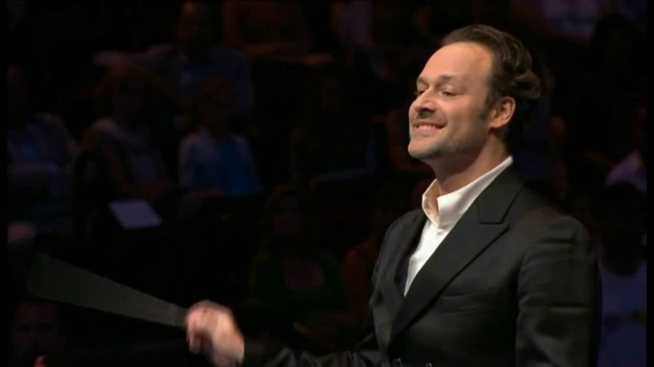 W.A.Mozart: Die Entfuehrung aus dem Serail Ovt - Sascha Goetzel / Borusan Istanbul Philharmonic
