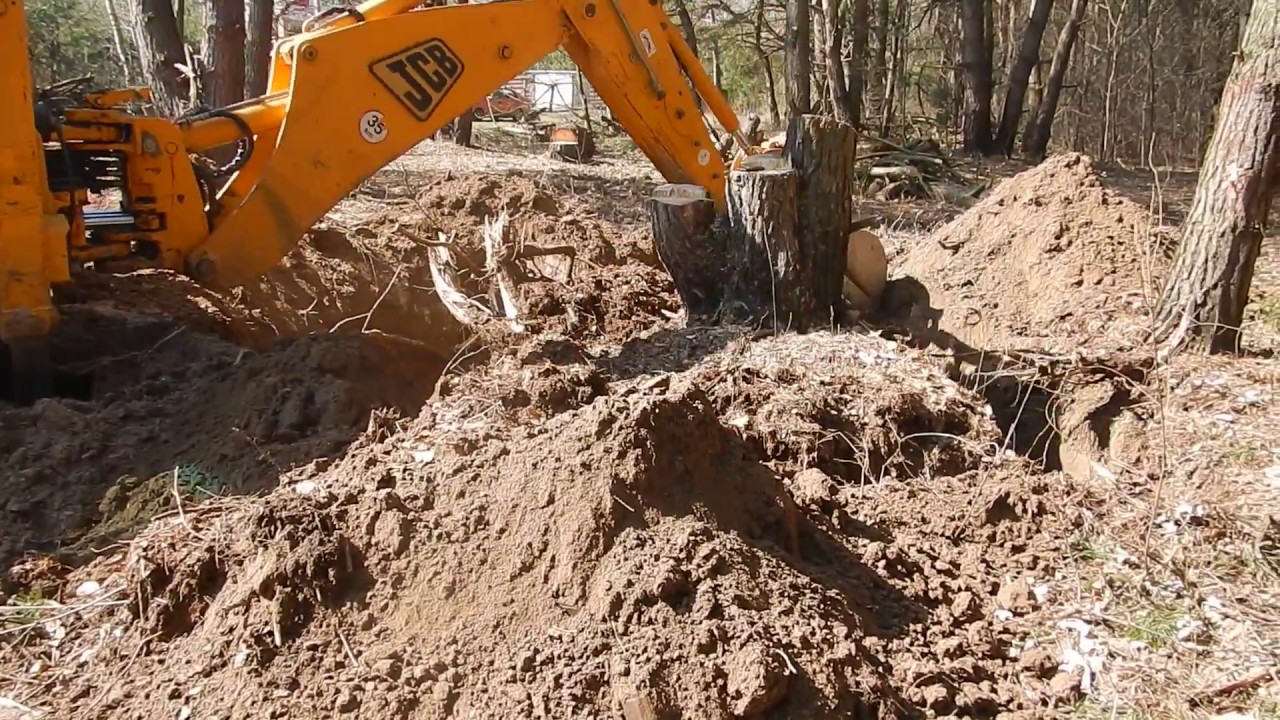 Корчевание пней экскаватором