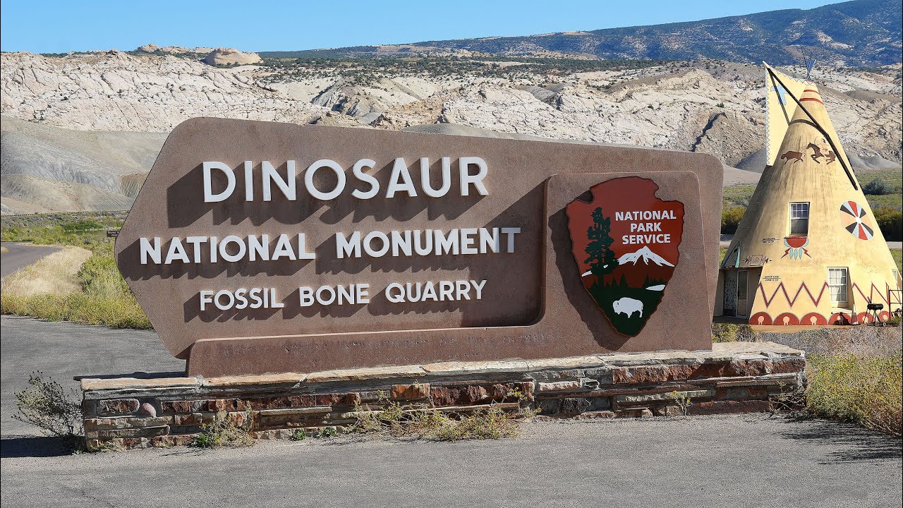 0882 ★ Dinosaur National Monument ★ Garden of Eden ★ World's Largest Concrete Tee Pee and Easel