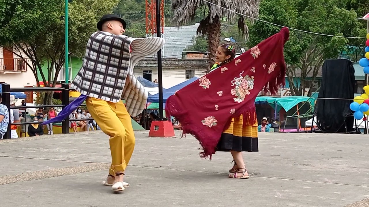 Danza En Pareja SUMAKAUSAY                                             EL MIRANCHURITO