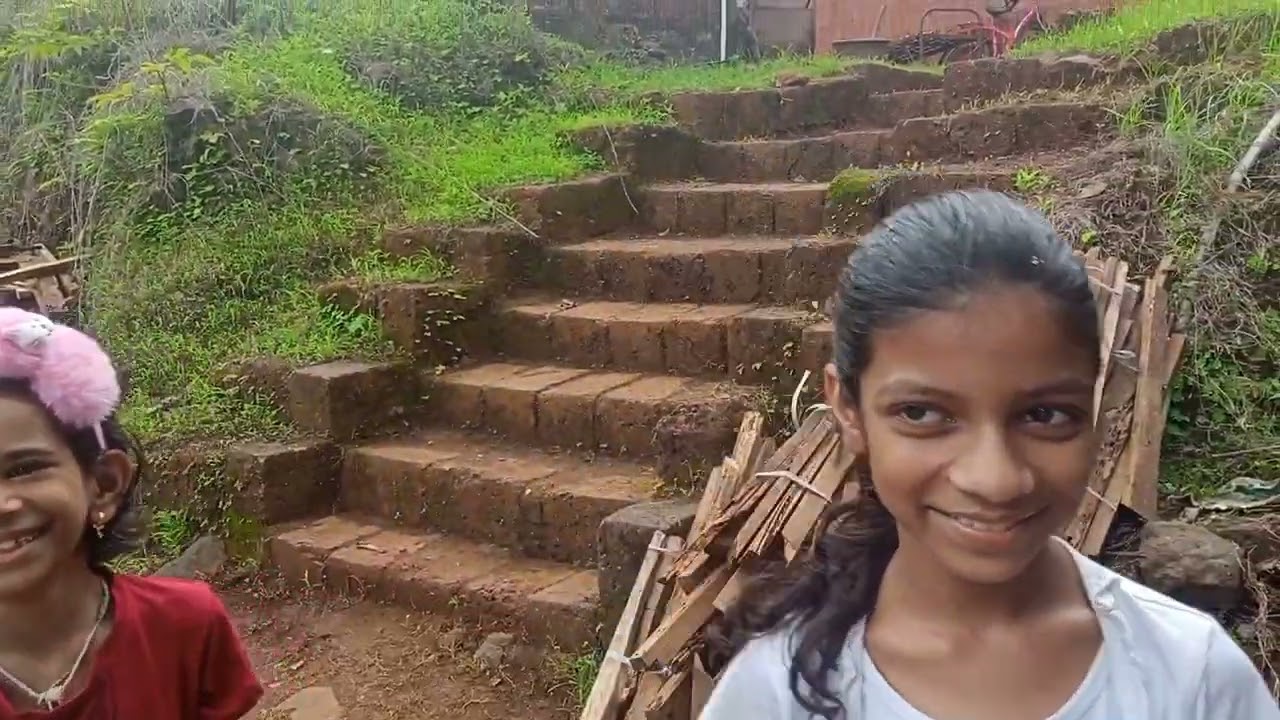 मुबाईला थाट, गावाच्या घरची लागली वाट