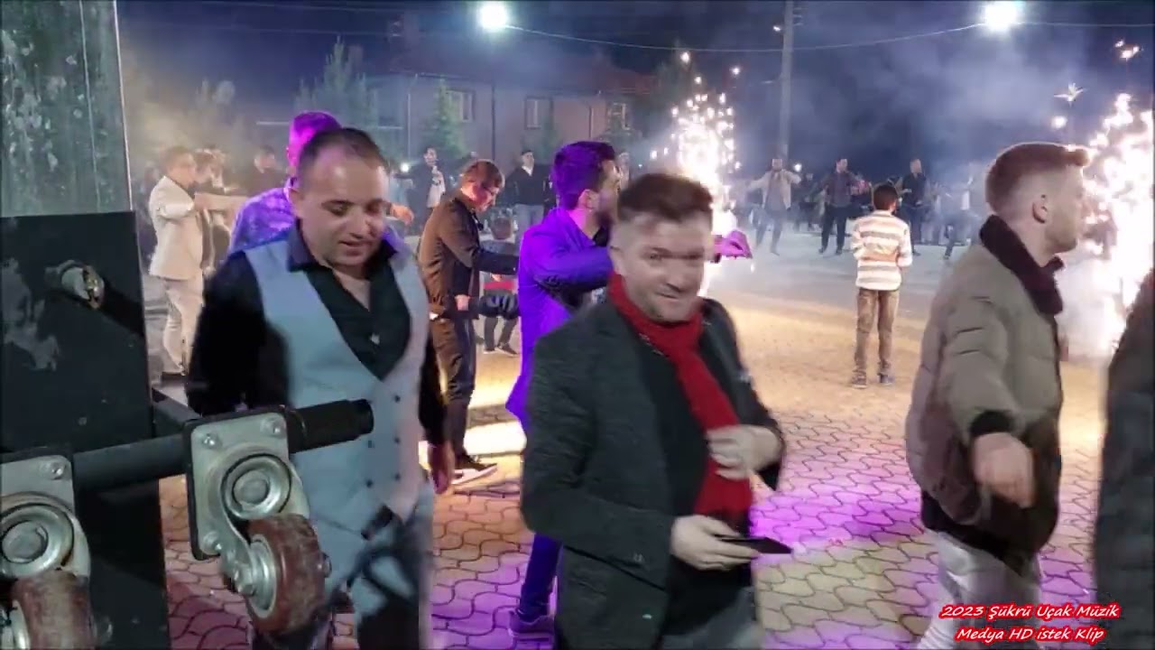 Ahmet Özer HD Aliköy Düğün Klip Oturmuşlar herekenin ağaları Fadimem oynada gel