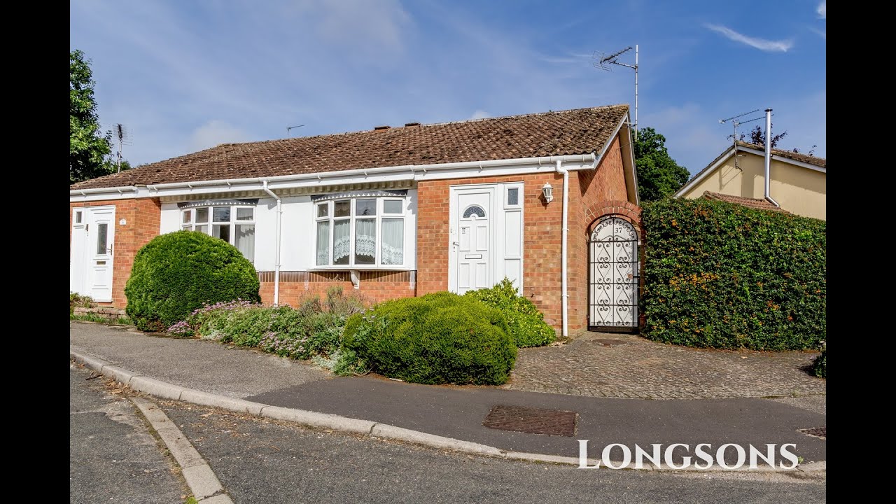 BUNGALOW TOUR UK Semi-detached. For Sale £200,000 Swaffham, Norfolk with Longsons Estate Agents.