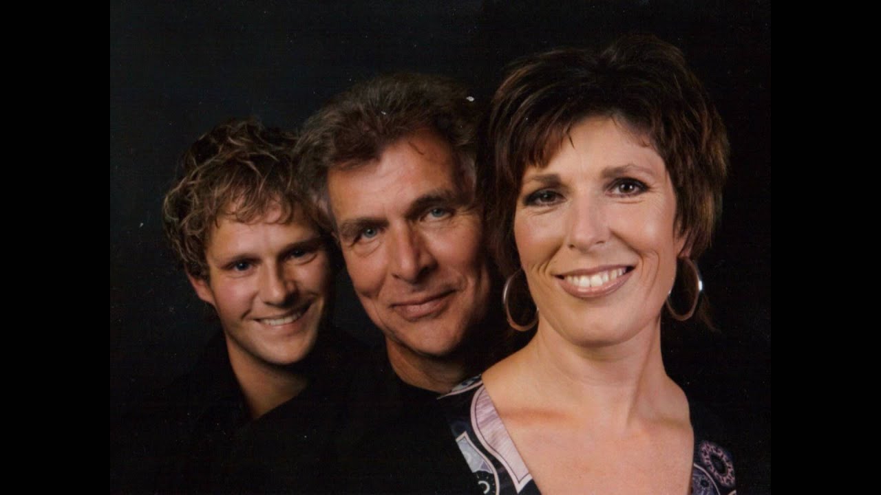 Carola Smit and Friends-BZN Medley: Santo Domingo, El Cordobes, Mon Amour.