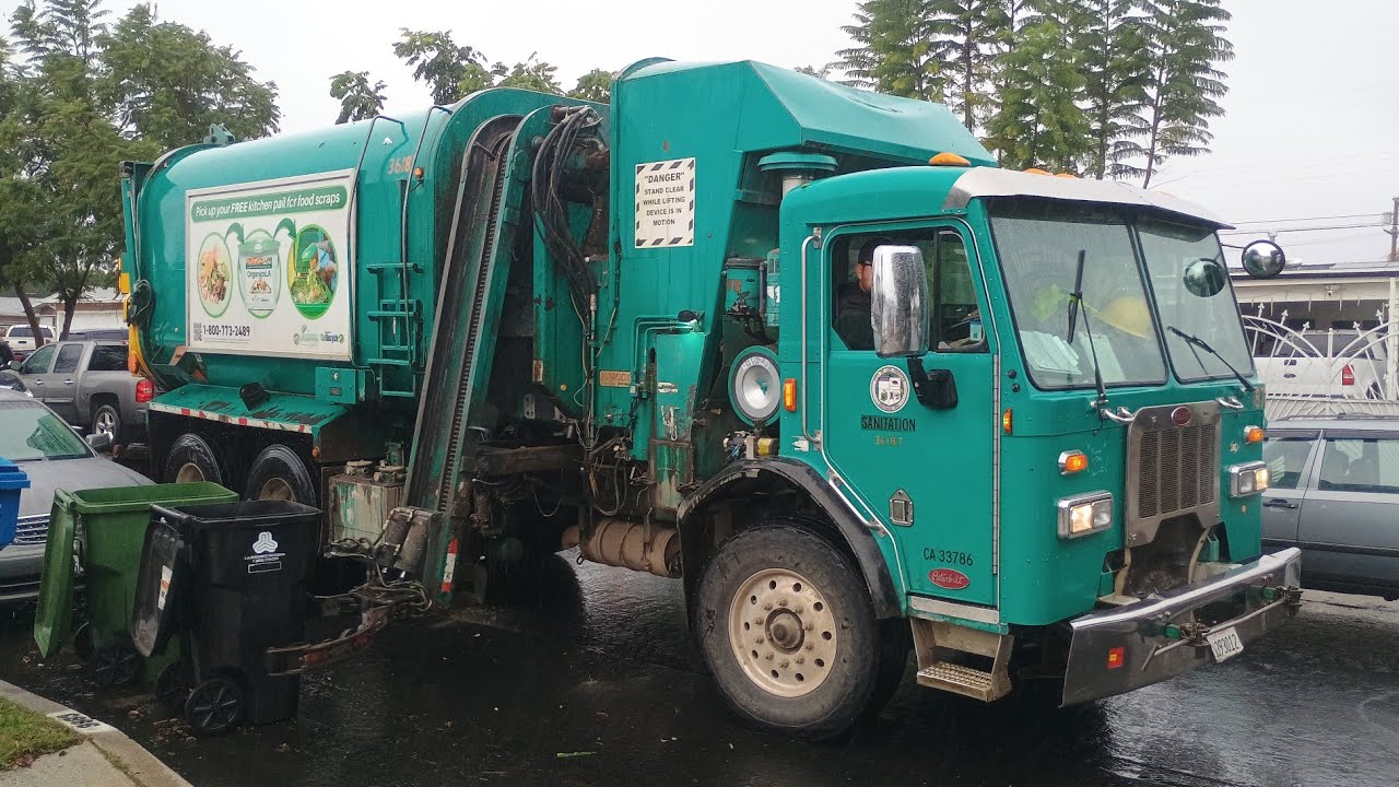 Quick LNG Amrep Garbage Truck on Heavy Trash 