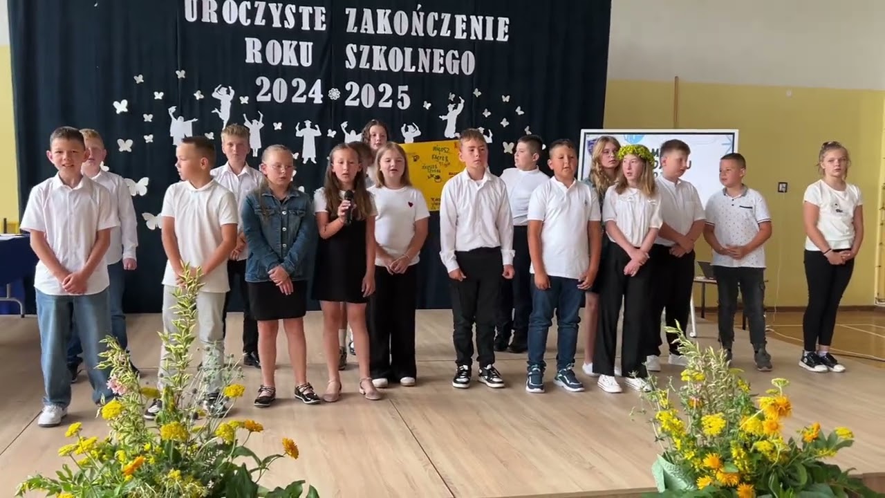 Pożegnanie absolwentów 2024/2025 - piosenka w wykonaniu uczniów klasy IV.