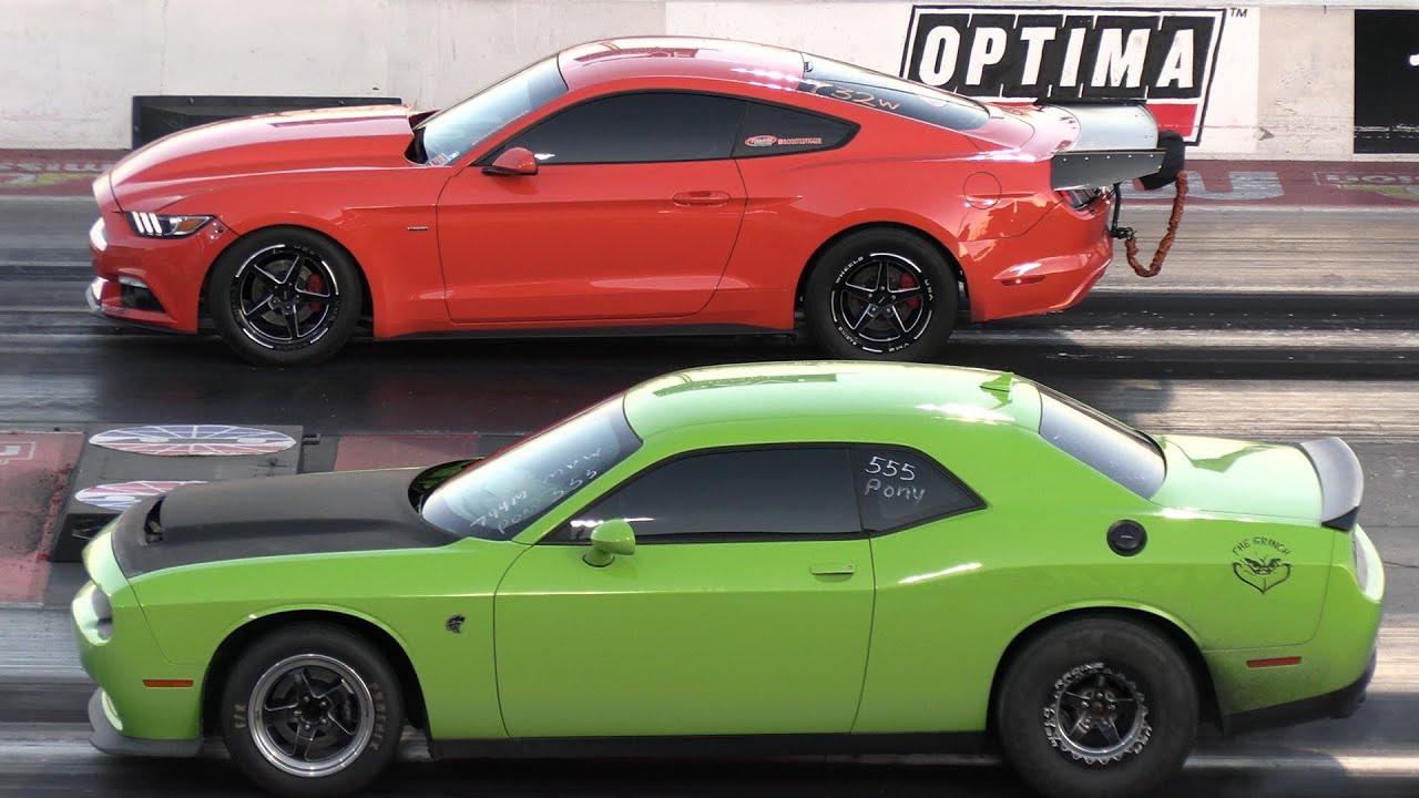 Hellcat vs Mustang - drag race