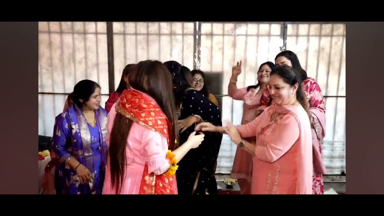 Sulekha, wads Parmeet.  Kirtan part  1 Jai Mata di,🙏🙏                      