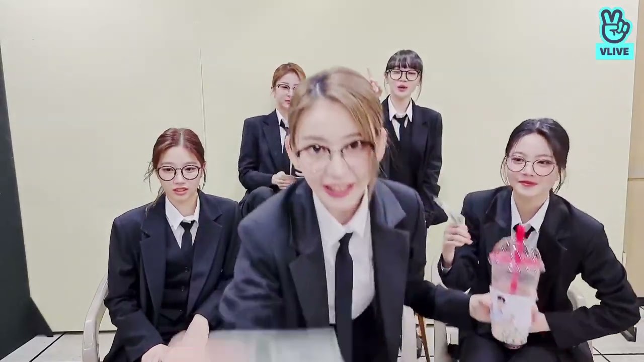 (ENG SUB)220605 LE SSERAFIM Vlive update 