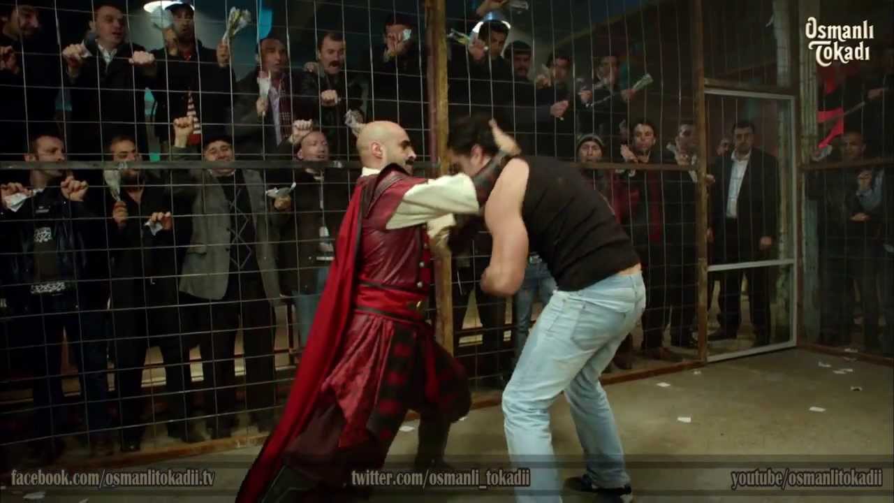 Kafese sıkışan Dilaver'i Şahin ağası kurtarıyor.
